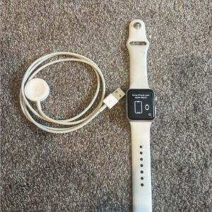 Apple Watch series 3 silver with charger and band